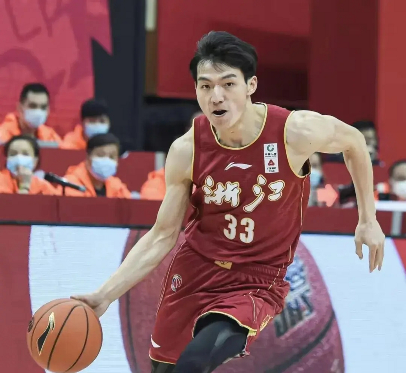 浙江队鏖战热火,王哲林扛起全队 浙江队鏖战热火,王哲林扛起全队