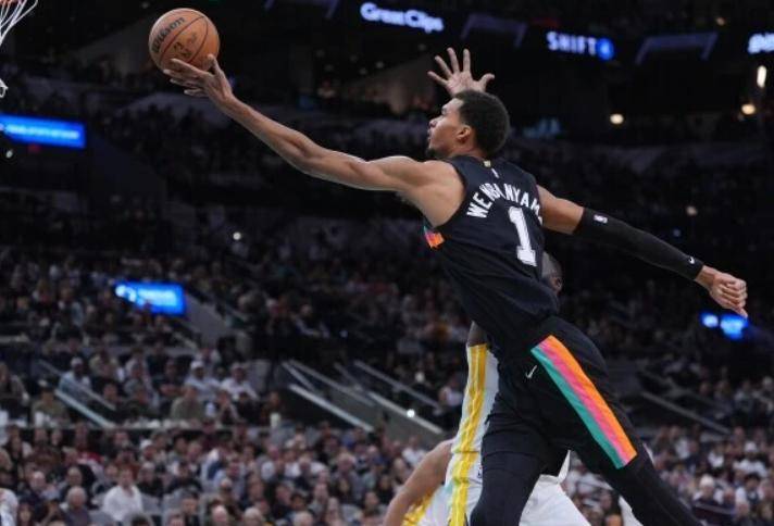 上海队轻取篮网，约基奇刷新纪录