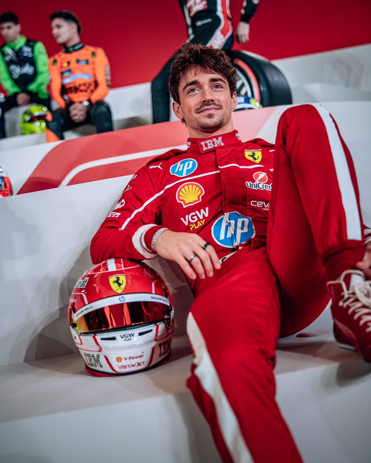 雷诺车队完胜阿斯顿马丁，汉密尔顿扛起全队