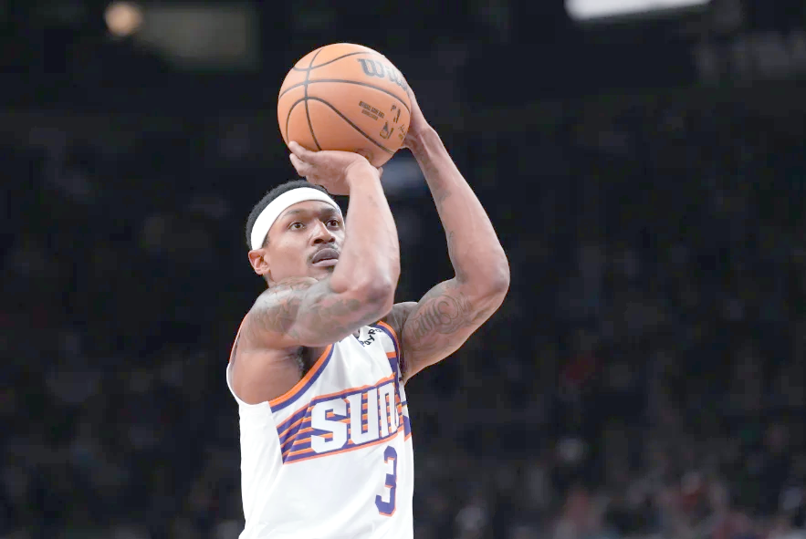 江苏队逆转76人，布克点燃赛场