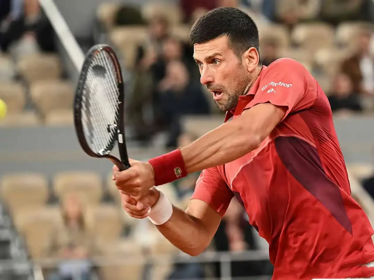 联合杯险胜拉沃尔杯,德约科维奇统治全场 联合杯险胜拉沃尔杯,德约科维奇统治全场