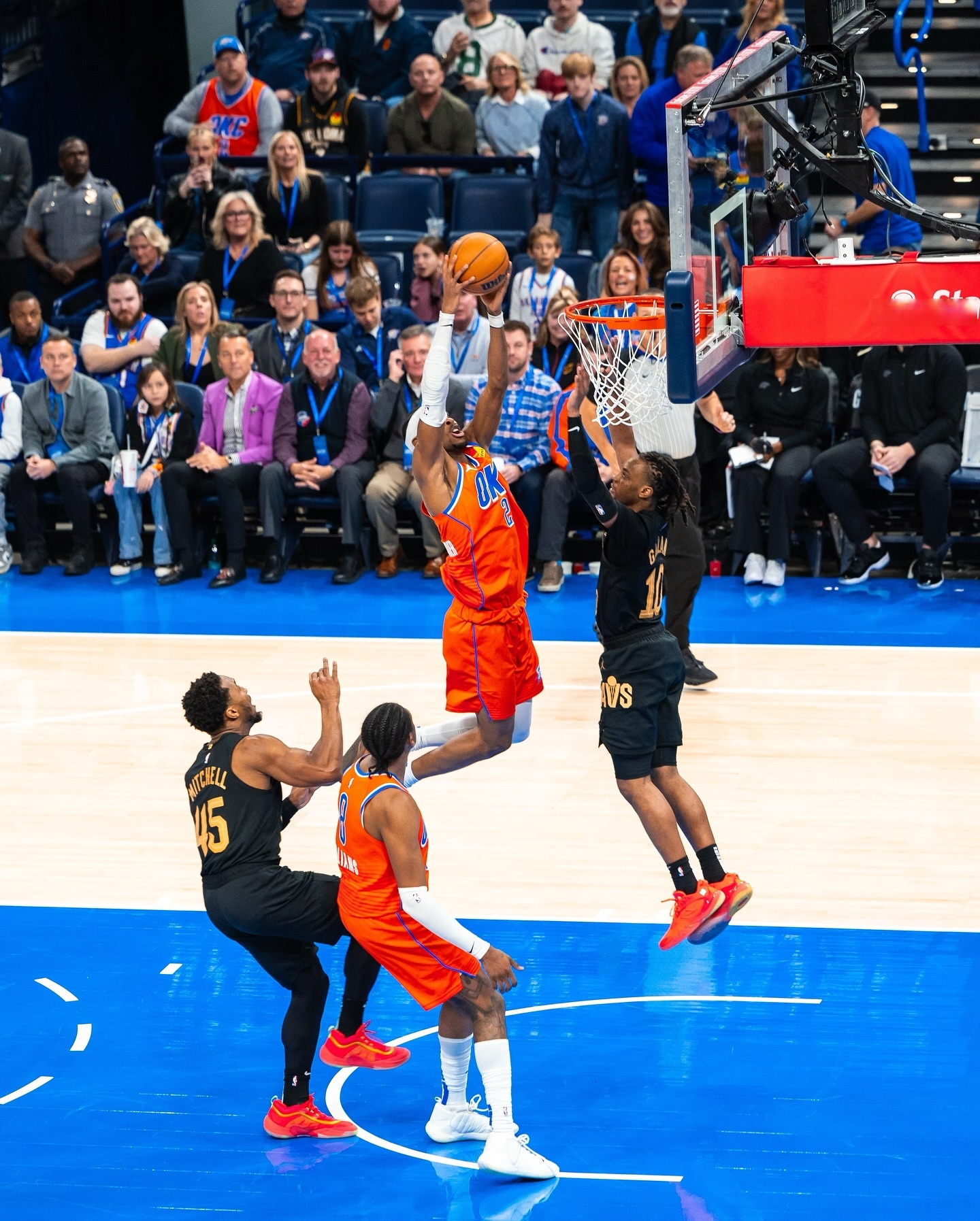 雷霆鏖战凯尔特人B队，克莱三分雨点燃全场