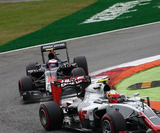 哈斯车队轻取迈凯伦，汉密尔顿带队取胜