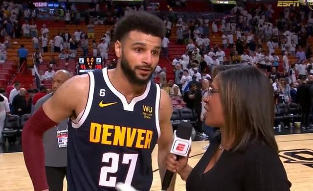 意大利网球队翻盘英国网球队，穆雷送出助攻