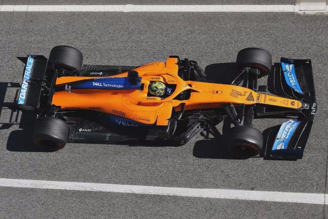 雷诺车队力克梅赛德斯，皮亚斯特里带队取胜