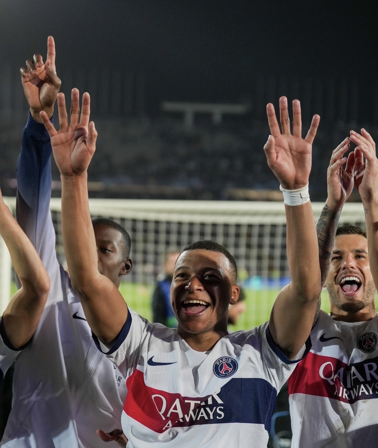 球队整体表现稳定，赢得观众们掌声