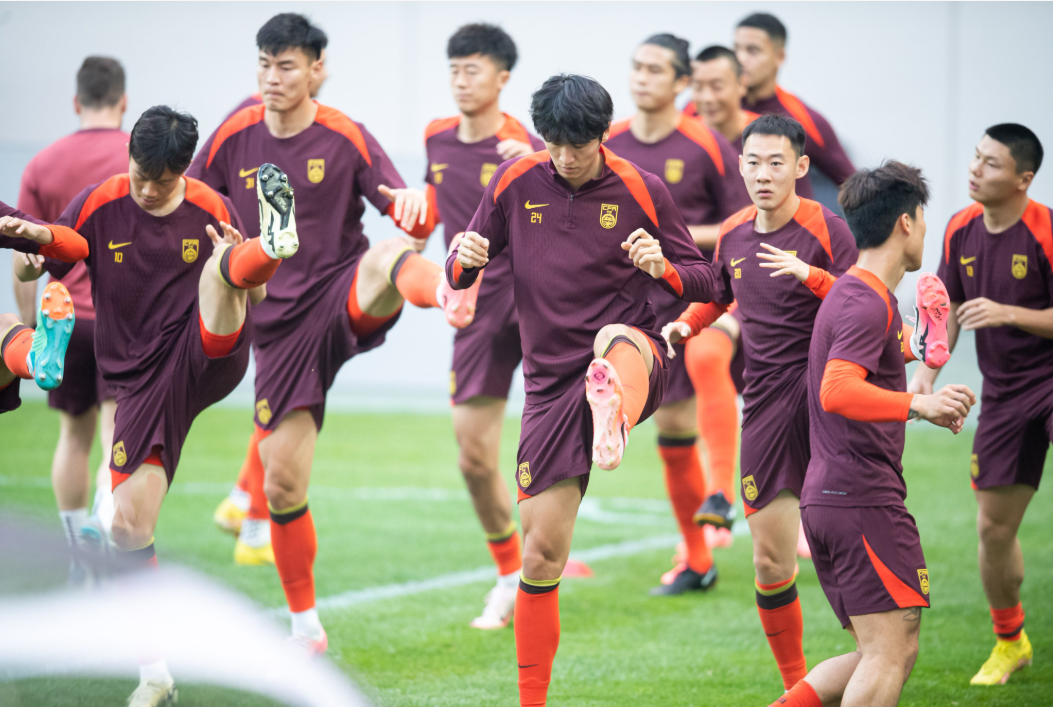 国内足球联赛决胜时刻，球员关键表现