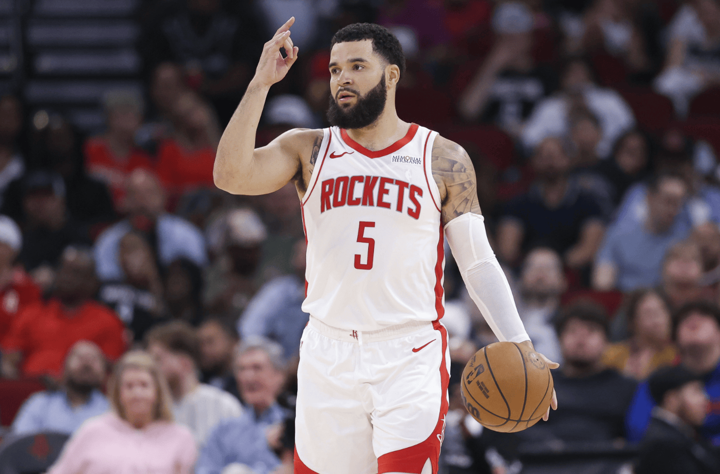 魔术客场力挽不住猛龙，范弗利特全场最高分