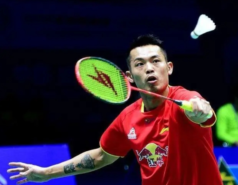 中国羽毛球队绝杀日本羽毛球队，林丹打破历史纪录