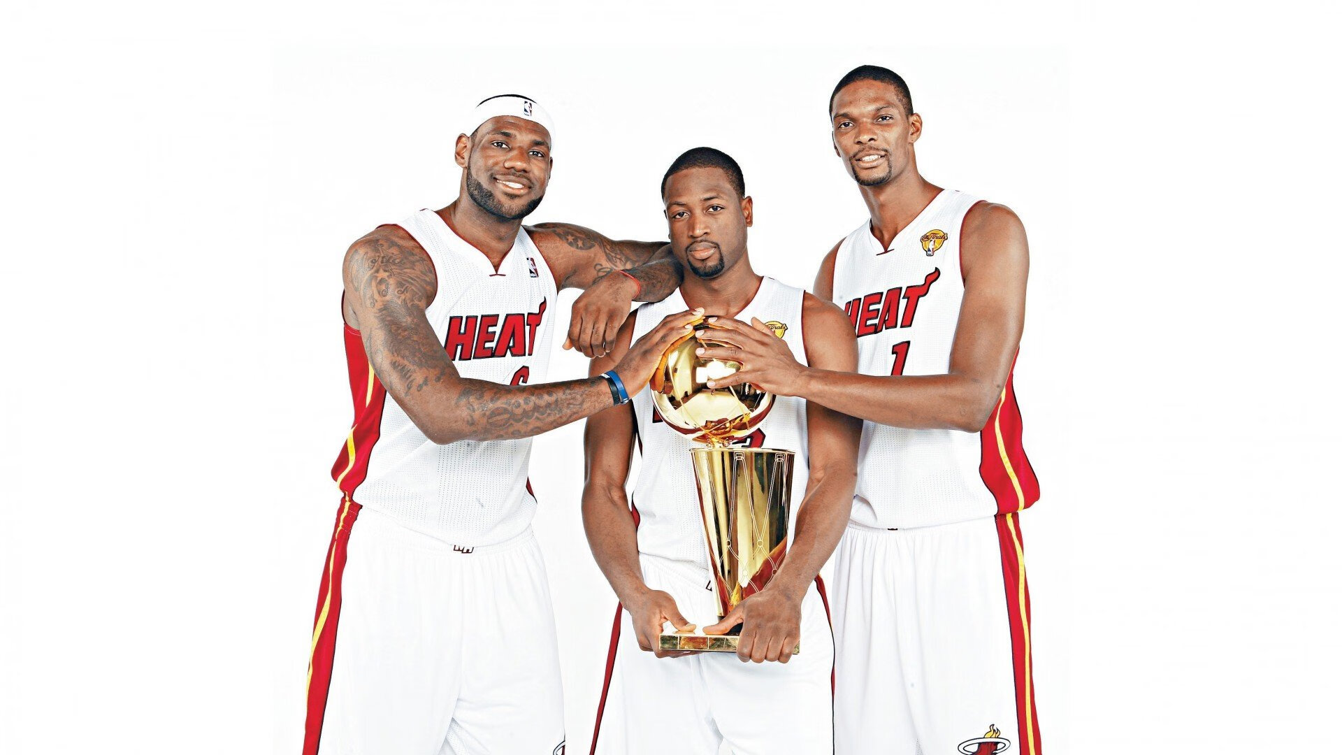 年度焦点之战之夜，爱德华兹完成里程碑，新一代巨星正式加冕