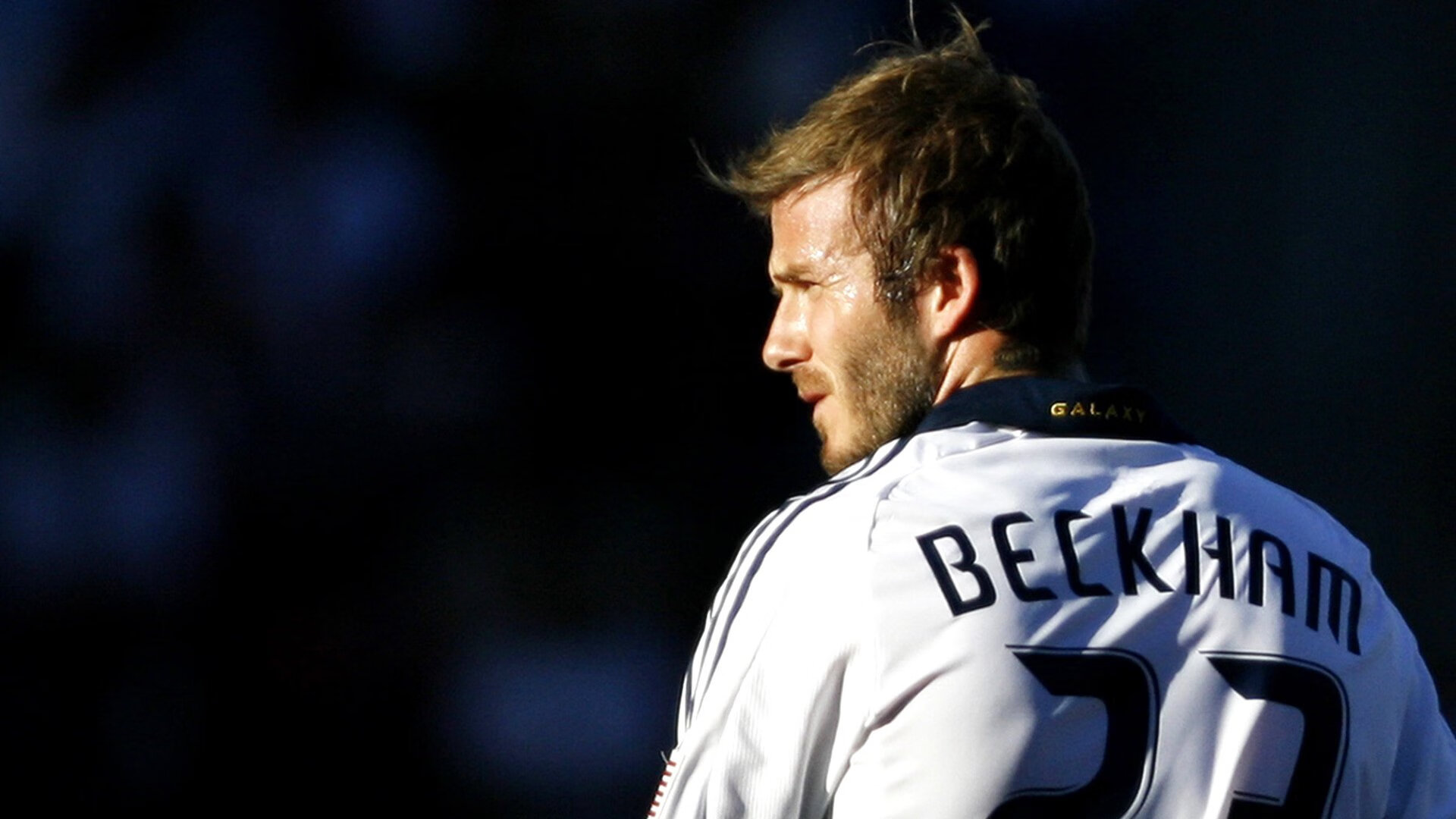 欧洲杯爆冷夜,波兰足球与乒乓的双重碾压,奥恰洛夫状态成全场焦点